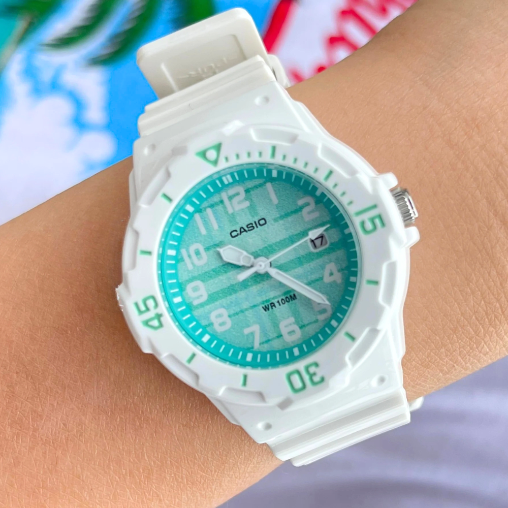 Reloj Casio Youth LRW-200H-3CVDF Analógico Estilo Diver Blanco Verde Mujer2