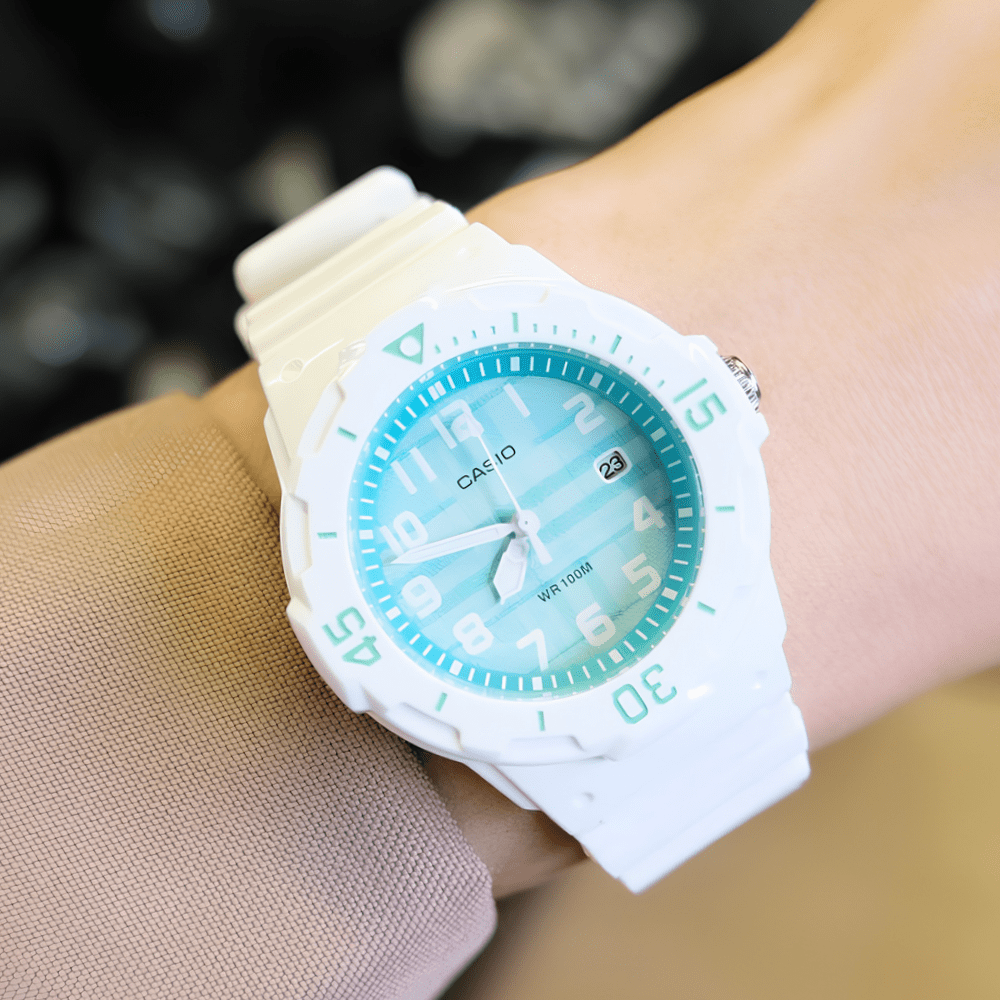 Reloj Casio Youth LRW-200H-3CVDF Analógico Estilo Diver Blanco Verde Mujer3