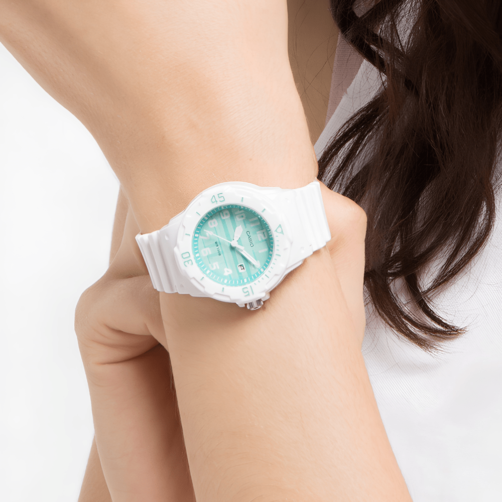 Reloj Casio Youth LRW-200H-3CVDF Analógico Estilo Diver Blanco Verde Mujer5