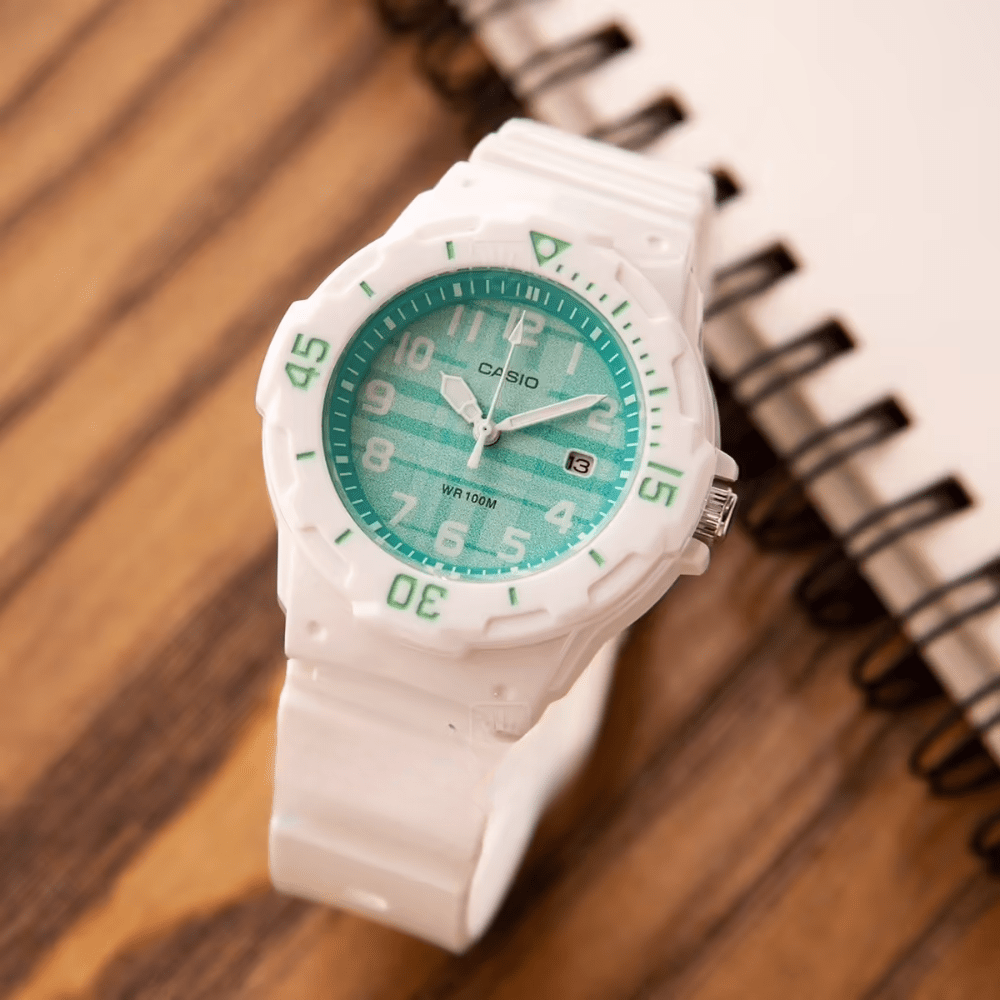 Reloj Casio Youth LRW-200H-3CVDF Analógico Estilo Diver Blanco Verde Mujer6