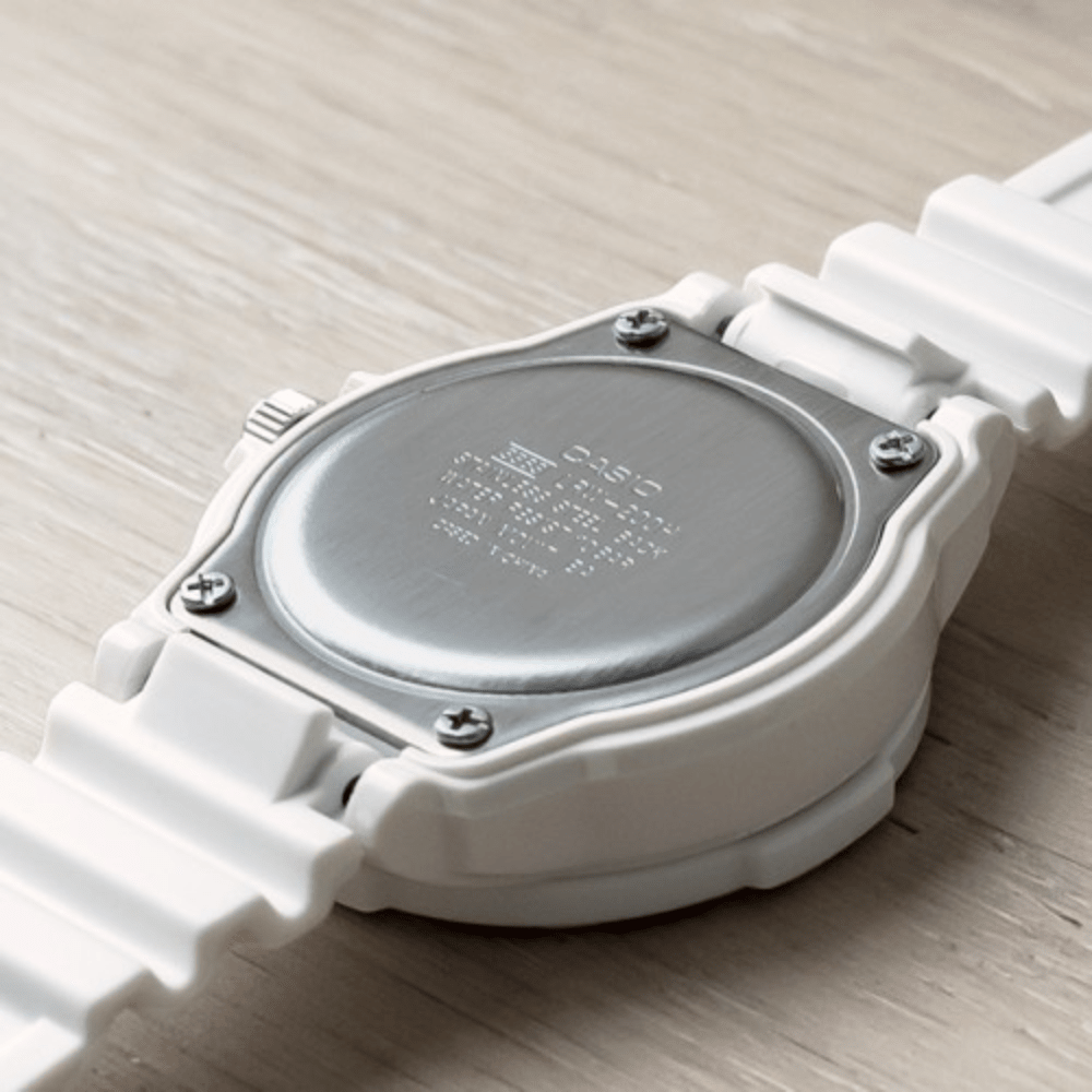 Reloj Casio Youth LRW-200H-3CVDF Analógico Estilo Diver Blanco Verde Mujer9