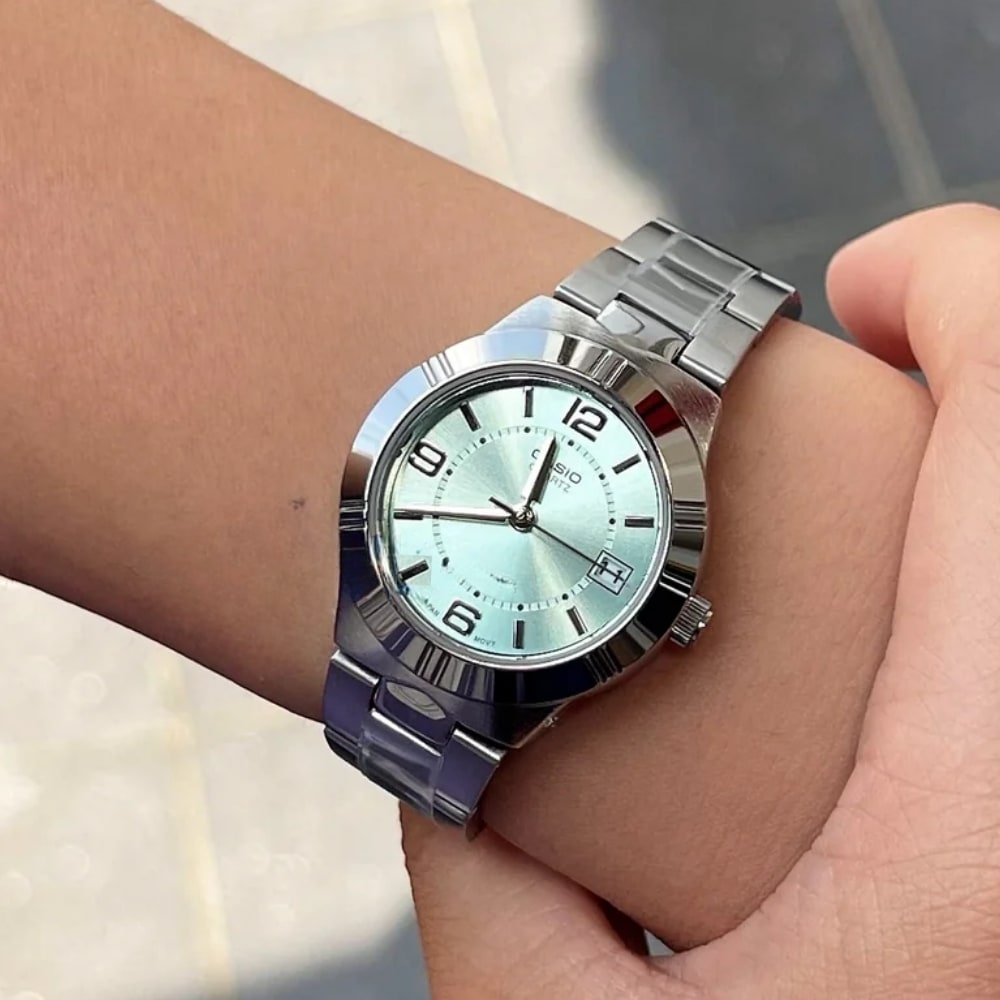 Reloj Casio Clásico LTP-1241D-3ADF Análogo Plateado Mujer2