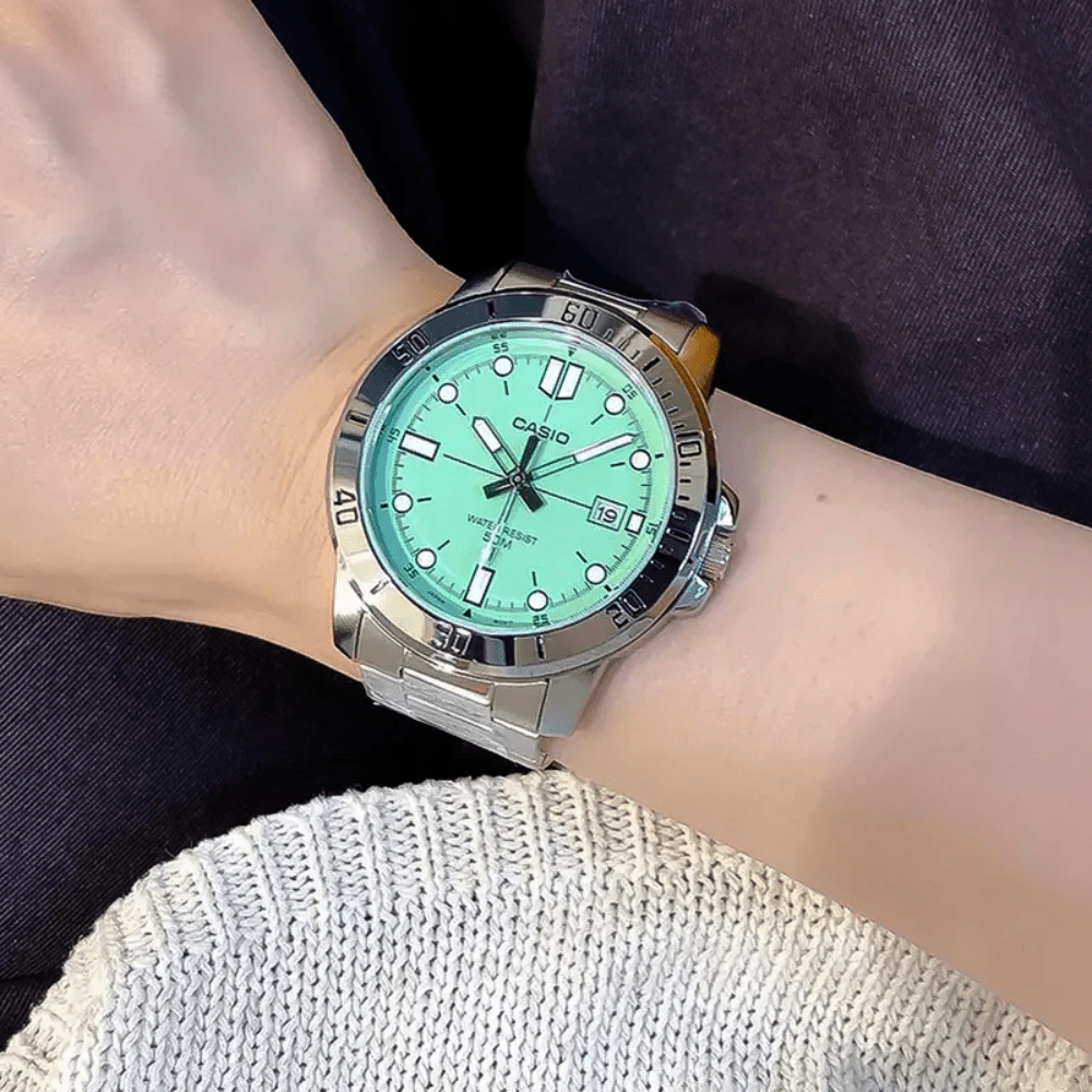 Reloj Casio Clásico MTP-VD01D-3E1VUDF Deportivo Dial Verde Esmeralda Acero Análogo Plateado Hombre2