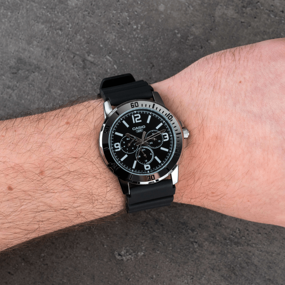 Reloj Casio Clásico MTP-VD300-1BUDF Deportivo 3 Esferas Análogo Negro Hombre2