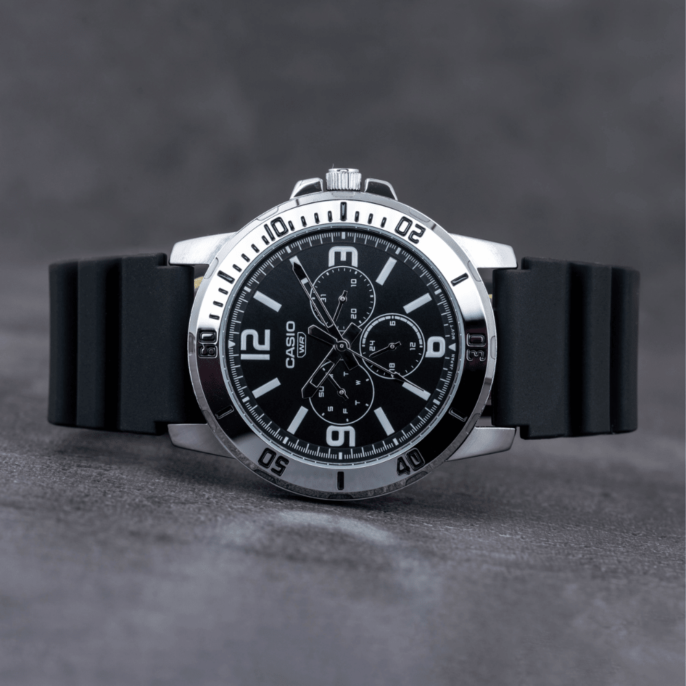 Reloj Casio Clásico MTP-VD300-1BUDF Deportivo 3 Esferas Análogo Negro Hombre3