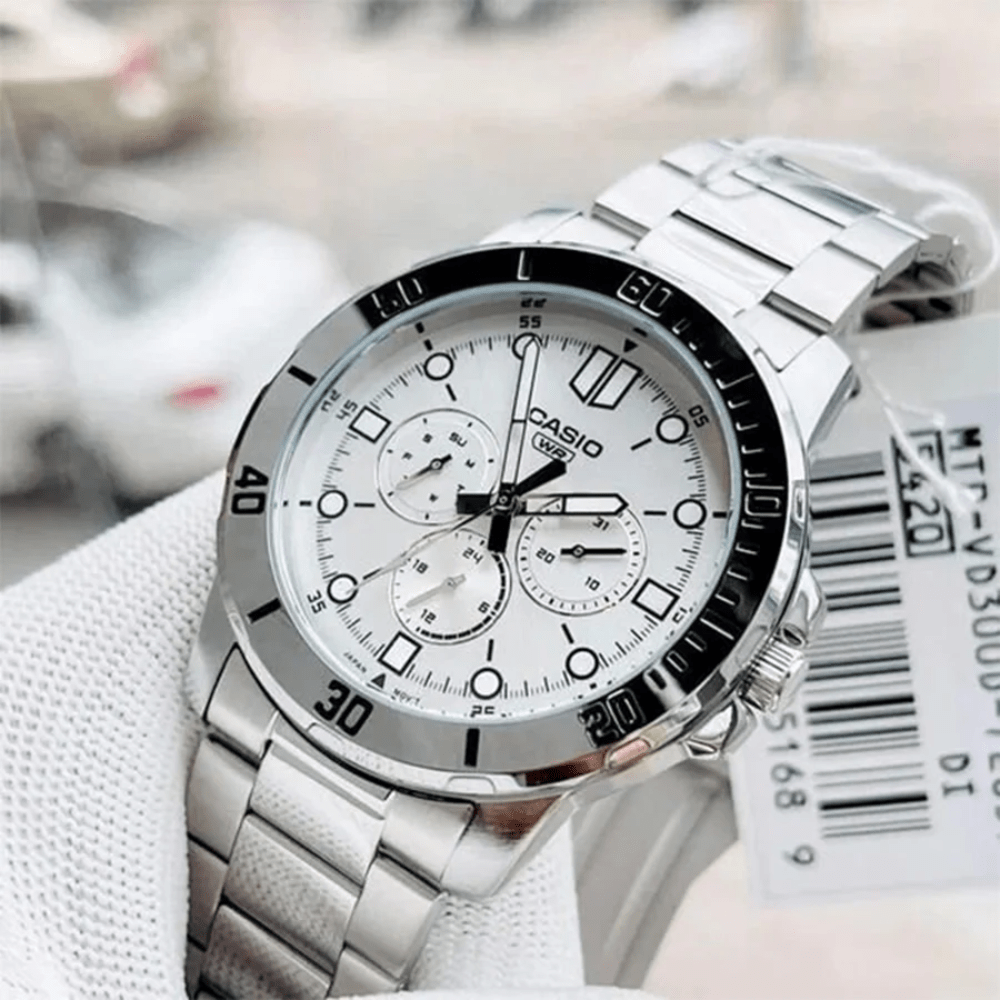 Reloj Casio Clásico MTP-VD300D-7EUDF 3 Esferas Análogo Plateado Hombre6