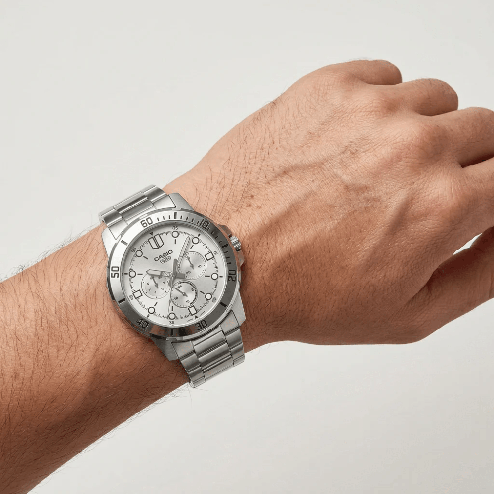 Reloj Casio Clásico MTP-VD300D-7EUDF 3 Esferas Análogo Plateado Hombre2