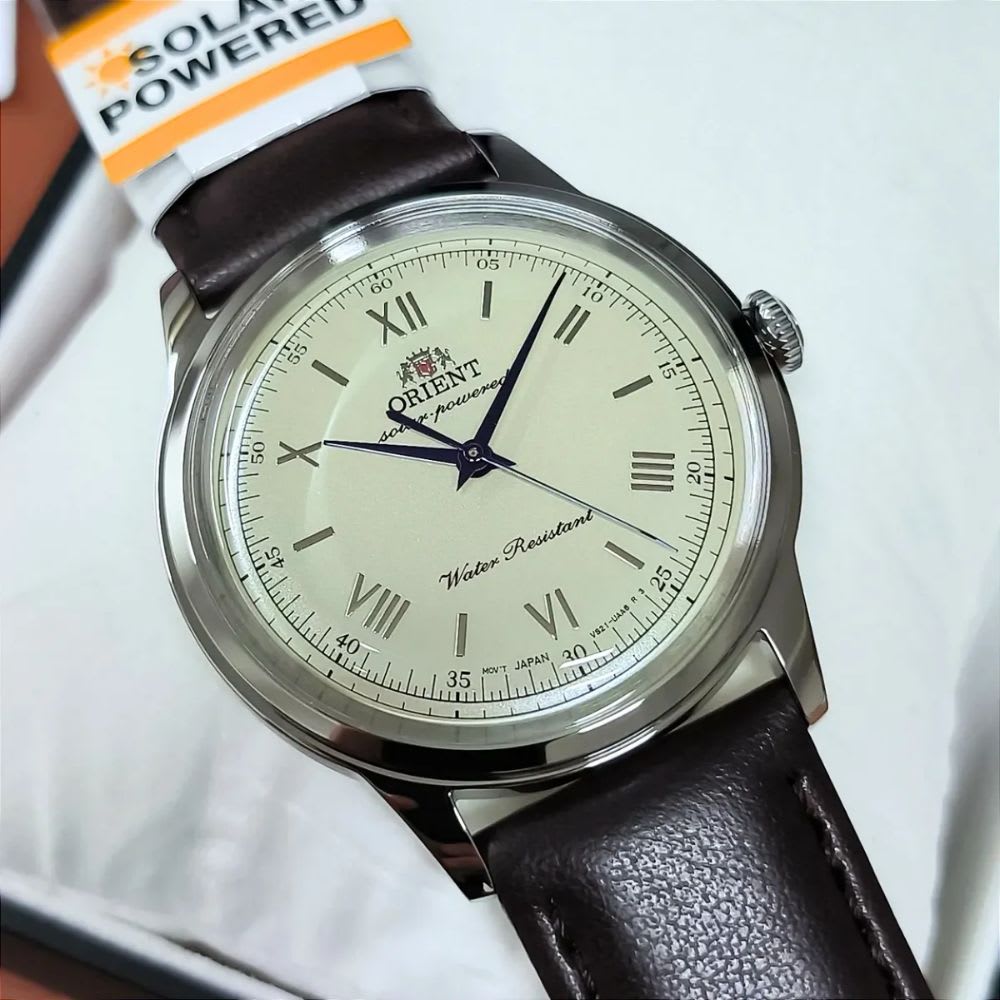 Reloj Orient Bambino RA-WK0003G10B Solar Quartz Clásico Plateado Hombre4