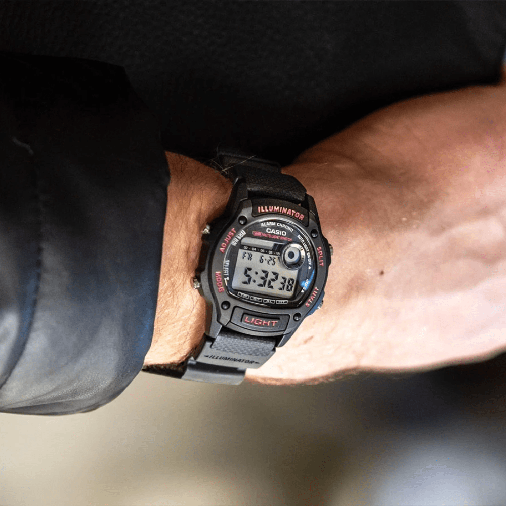 Reloj Casio Deportivo W-220H-1A2VDF Illuminator Digital Negro/Fucsia Hombre2