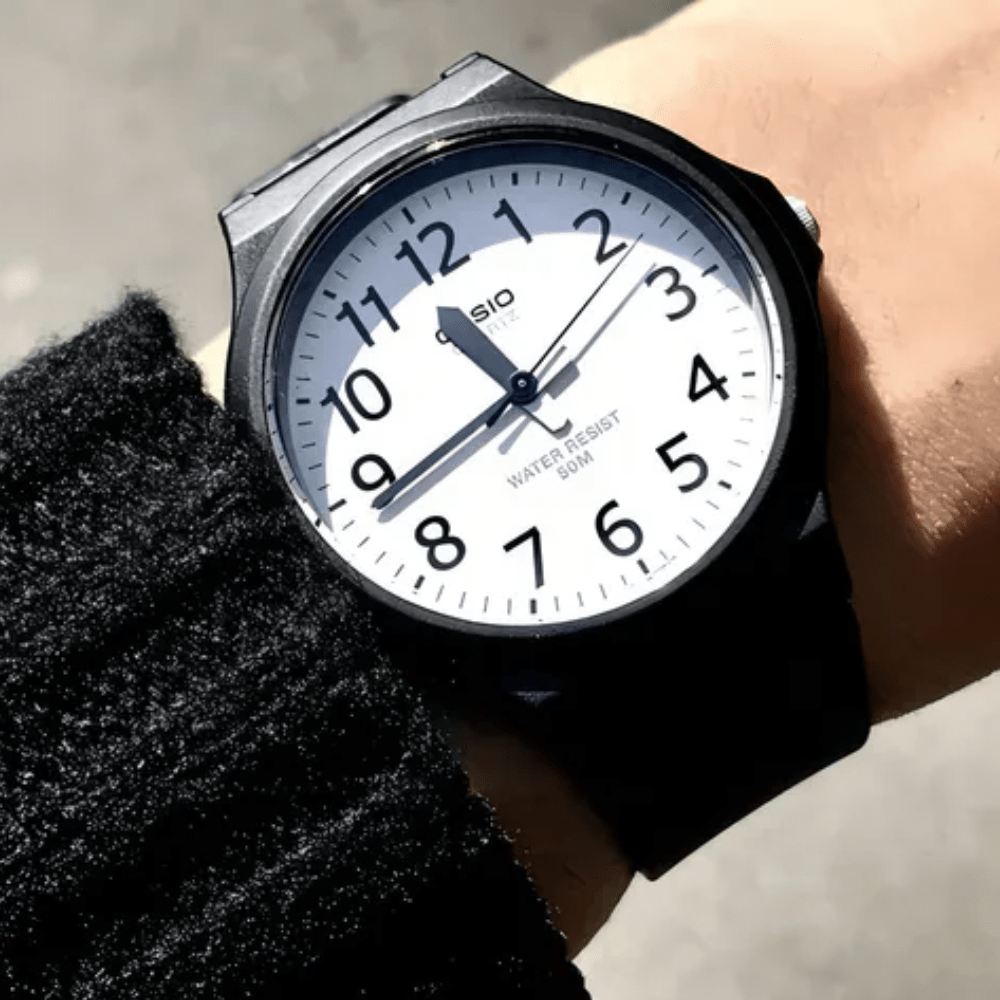 Reloj Casio Clásico MW-240-7BVDF Análogo Minimalista Negro/Dial Blanco Unisex3