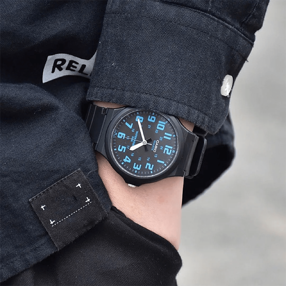Reloj Casio Clásico MW-240-2BVDF Análogo Minimalista Negro/Azul Unisex2