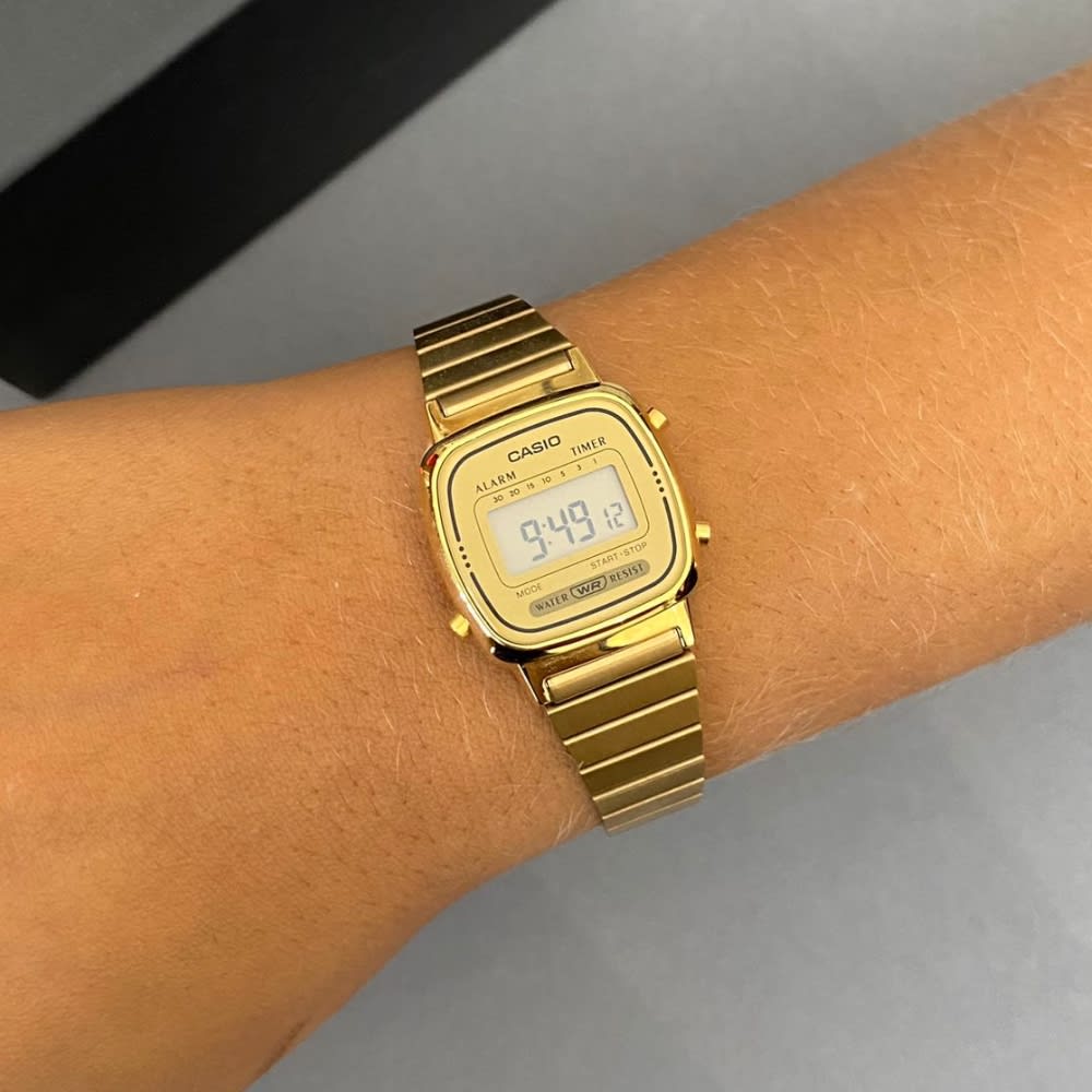 Reloj Casio Vintage LA670WGA-9DF Digital Dorado Mujer5