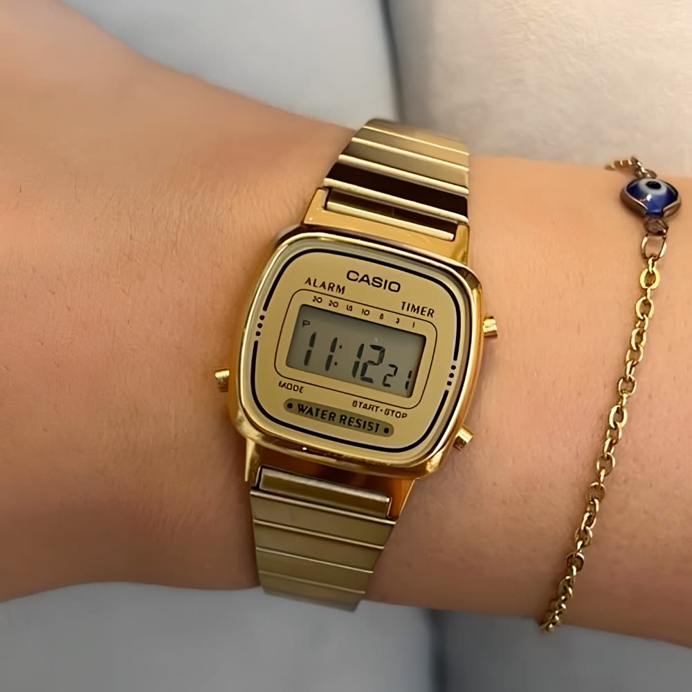 Reloj Casio Vintage LA670WGA-9DF Digital Dorado Mujer4