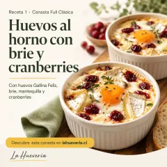Huevos al horno con brie y cranberries
