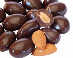 ALMENDRA BAÑADA EN CHOCOLATE BITTER