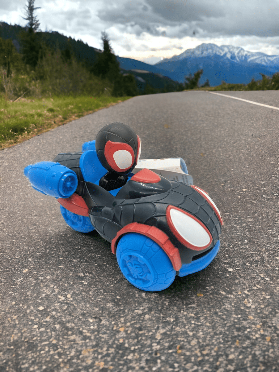 MARVEL MILES MORALES AND HIS AMAZING FRIENDS LITTLE VEHICLE1