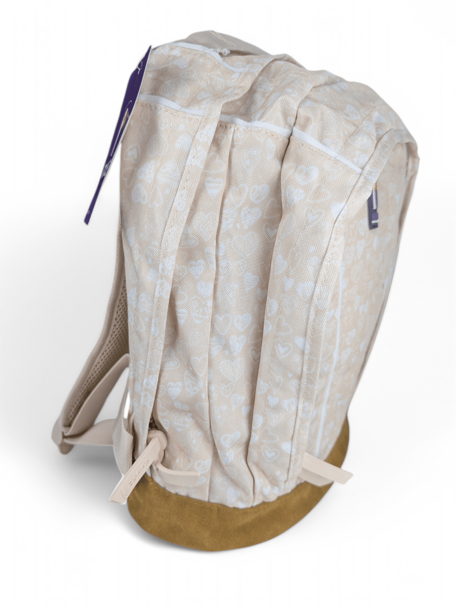 MOCHILA GOOSE MALAWI CORAZONES BEIGE: DISEÑO ROMANTICO, PORTA LAPTOP, 2 COMPARTIMIENTOS2