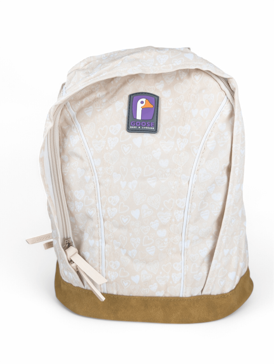 MOCHILA GOOSE MALAWI CORAZONES BEIGE: DISEÑO ROMANTICO, PORTA LAPTOP, 2 COMPARTIMIENTOS1