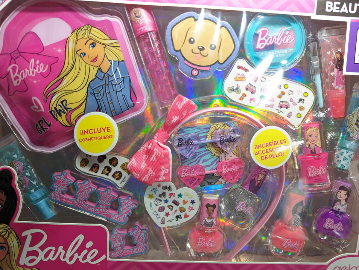 SET MAQUILLAJE C/CINTILLO Y COSMETIQUERO BARBIE1