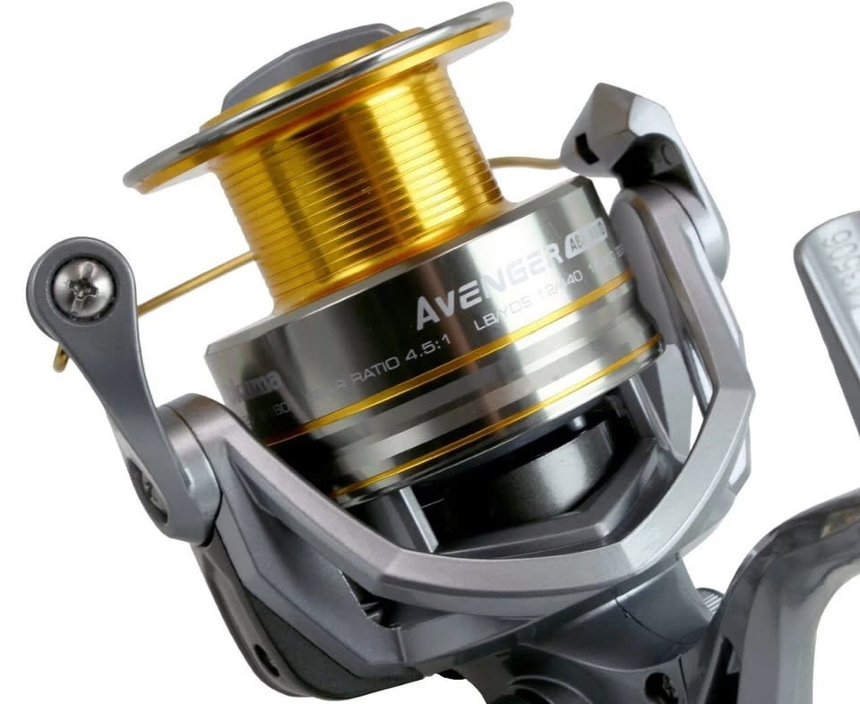 CARRETE OKUMA AVENGER AV-80002