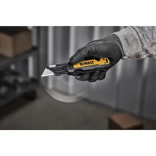 Cartonero De Uso General Con Almacenamiento De Cuchillas DEWALT DWHT109922