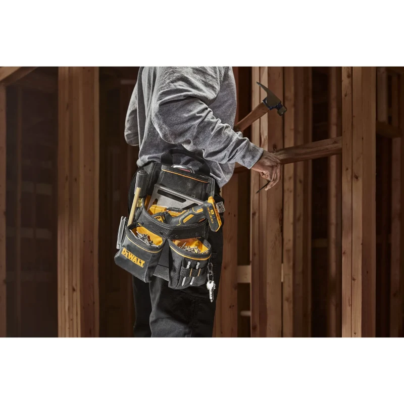 Coleto Porta Herramientas 13 Bolsillos DEWALT DWST5402012