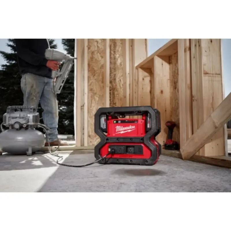 Fuente de Poder CARRY-ON 3.600 W / 1.800 W 18V M18 MILWAUKEE 2845-202