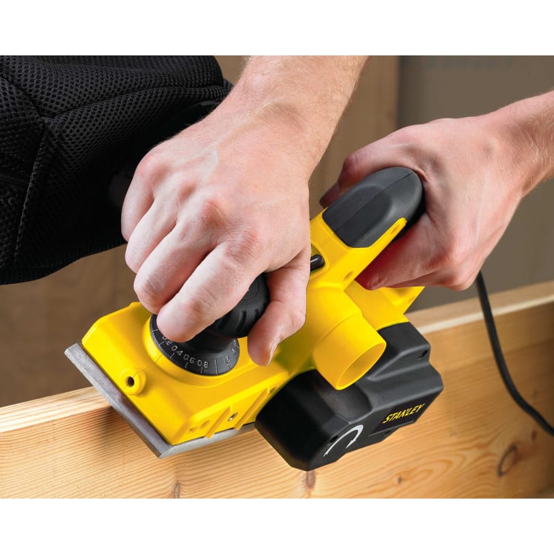 Cepillo Eléctrico 750W 82mm 220V STANLEY STPP7502-B2C3
