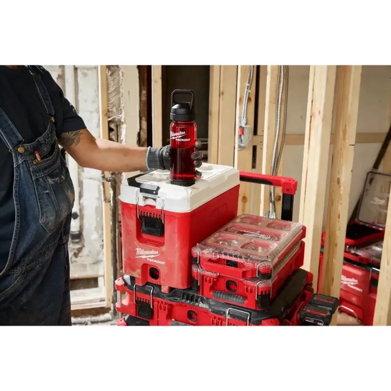Botella PACKOUT 25 oz con Tapa Chug MILWAUKEE 48-22-8371R3