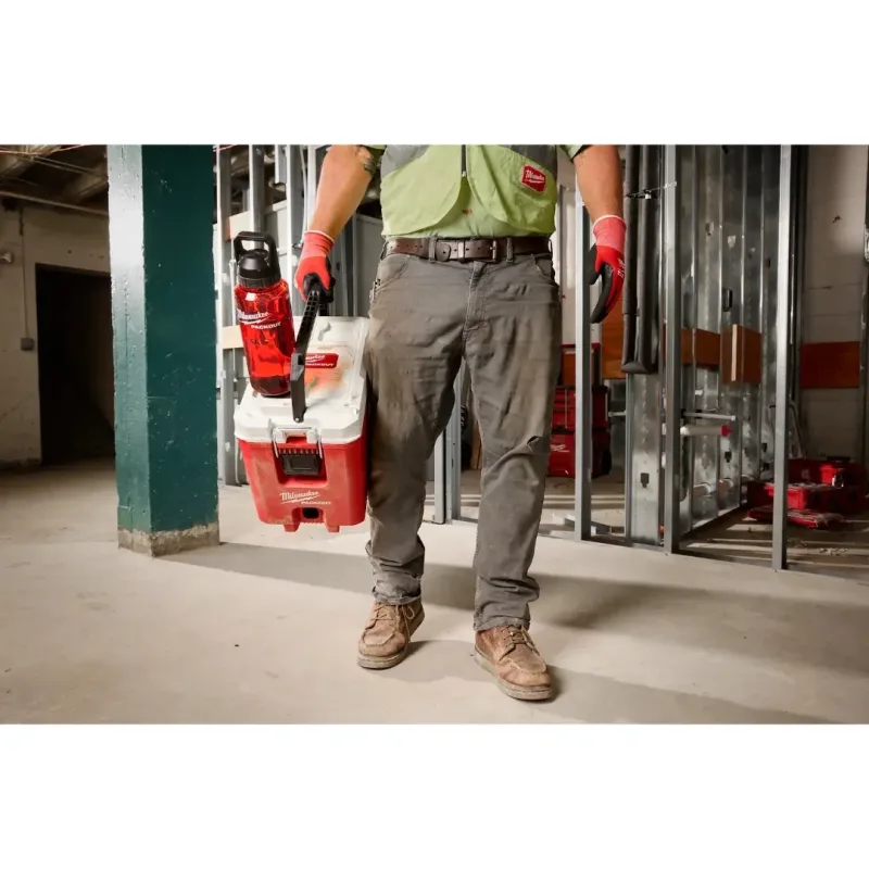 Botella PACKOUT 48 oz con Tapa Chug MILWAUKEE 48-22-8373R3