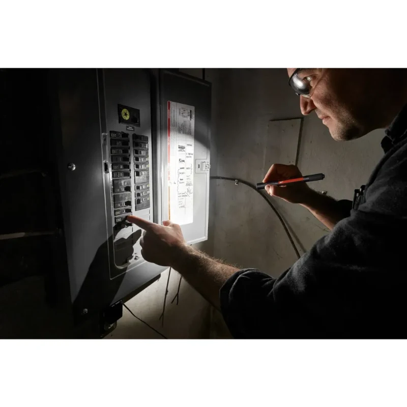 Linterna Recargable de 250L con Láser MILWAUKEE 2010R3