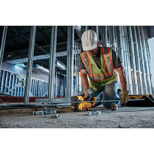 Cortador de Varilla Roscada Inalámbrico 20V DEWALT DCS350B3