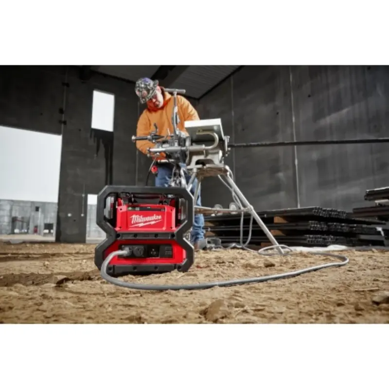 Fuente de Poder CARRY-ON 3.600 W / 1.800 W 18V M18 MILWAUKEE 2845-203