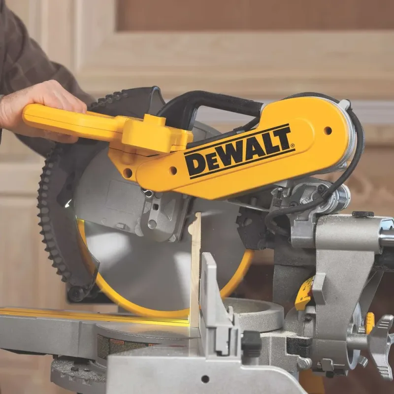 Sierra Ingleteadora Telescópica de Doble Bisel 12¨  DEWALT DWS780-B24