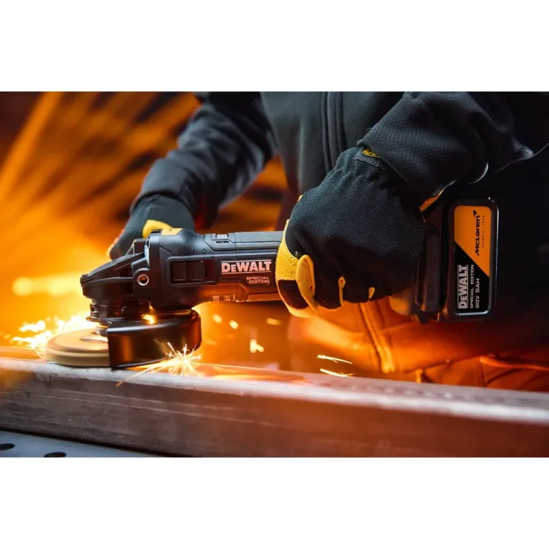 Kit Taladro Percutor + Esmeril Angular 125mm Brushless 20V XR Edición McLaren DEWALT DCK2223MP2T-B24