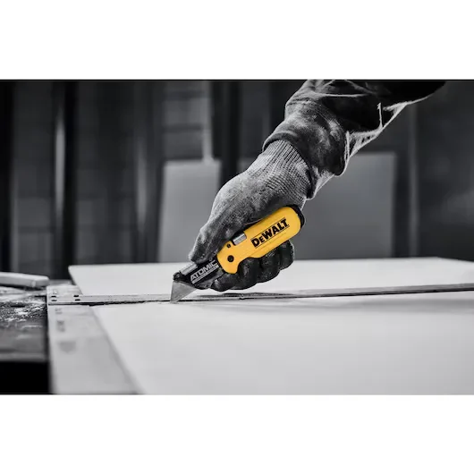 Cartonero Plegable De Uso General Atomic Compact Series DEWALT DWHT109905
