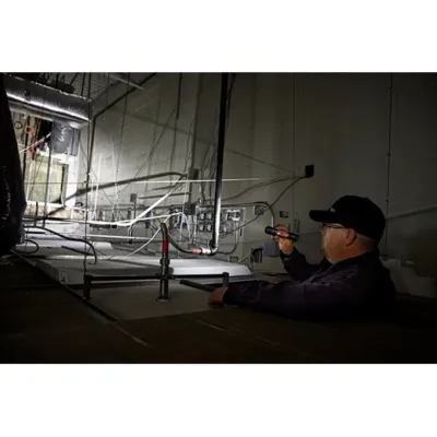 Linterna de Enfoque Deslizante 2.000 Lúmenes REDLITHIUM USB MILWAUKEE 2162-21 5