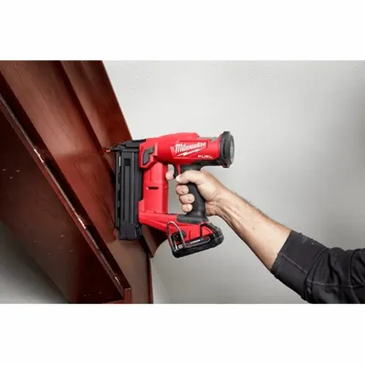 Kit Clavadora de Clavos sin Cabeza Calibre 18 M18 FUEL MILWAUKEE 2746-21CT 7
