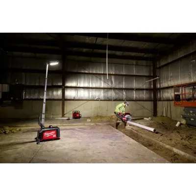 Kit Torre de Iluminación ROCKET Doble Alimentación Compacta 15.000 Lúmenes MX FUEL MILWAUKEE MXF040-1XC 7