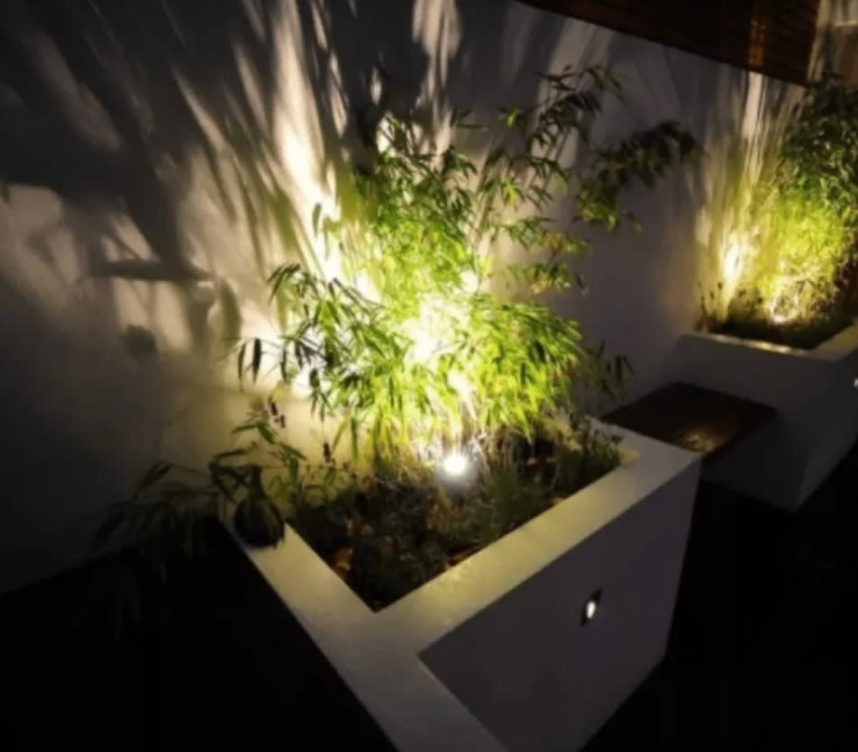 Foco Jardín Estaca 5W 220V 3000K Luz Cálida cuerpo negro5