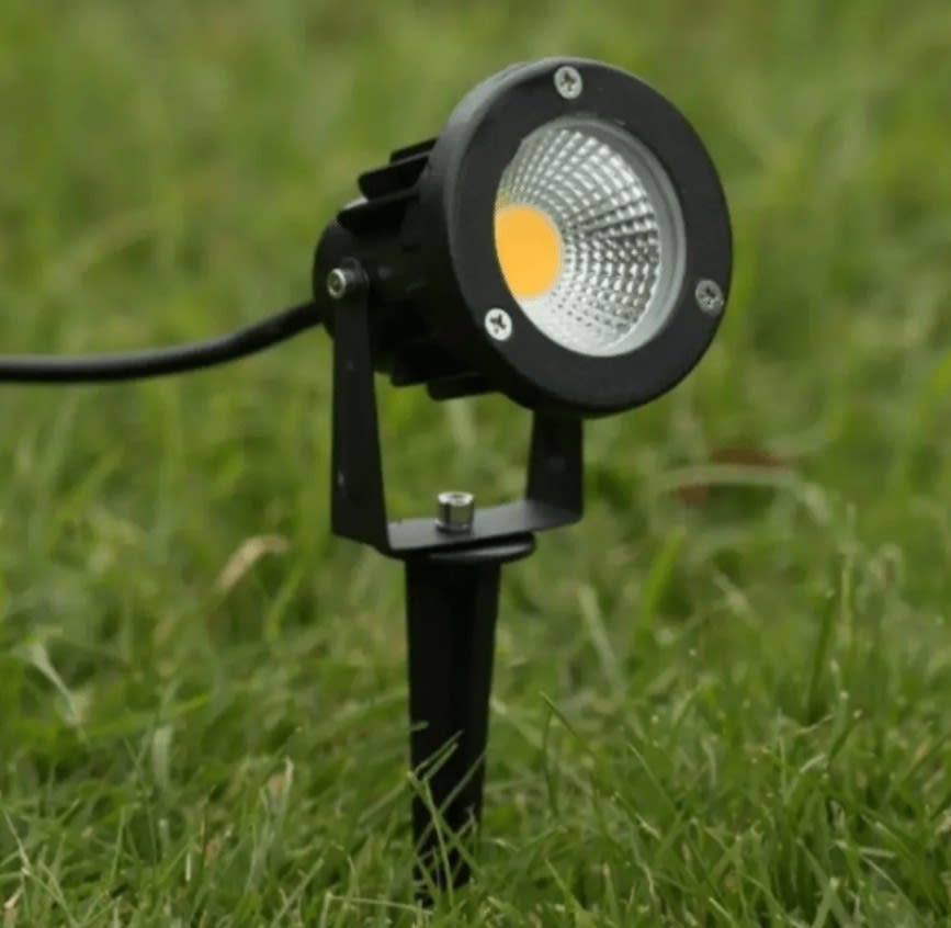 Foco Jardín Estaca 5W 220V 3000K Luz Cálida cuerpo negro4