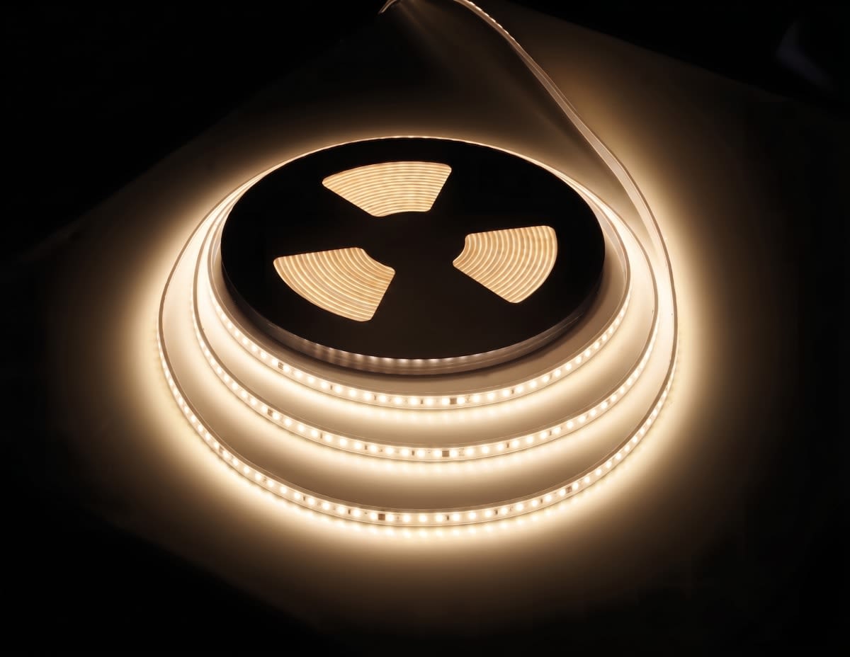 Cinta 220V 8W/m 3000K Cálida 120Led/m 2835 IP44 10mt3