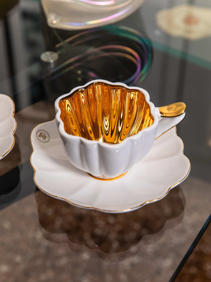 Juego Tetera + Azucarero + 2 Tazas Blancas Pétalo2