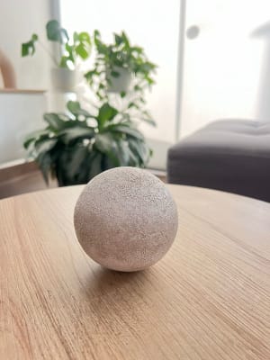 ESFERA DECORATIVA CALIZA TEXTURADO