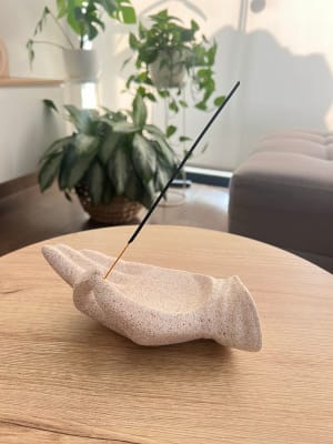 PORTA INCIENSO MANO TERRAZO