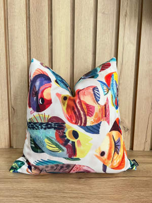 FUNDA DE COJÍN PLAYA PECES MULTICOLOR