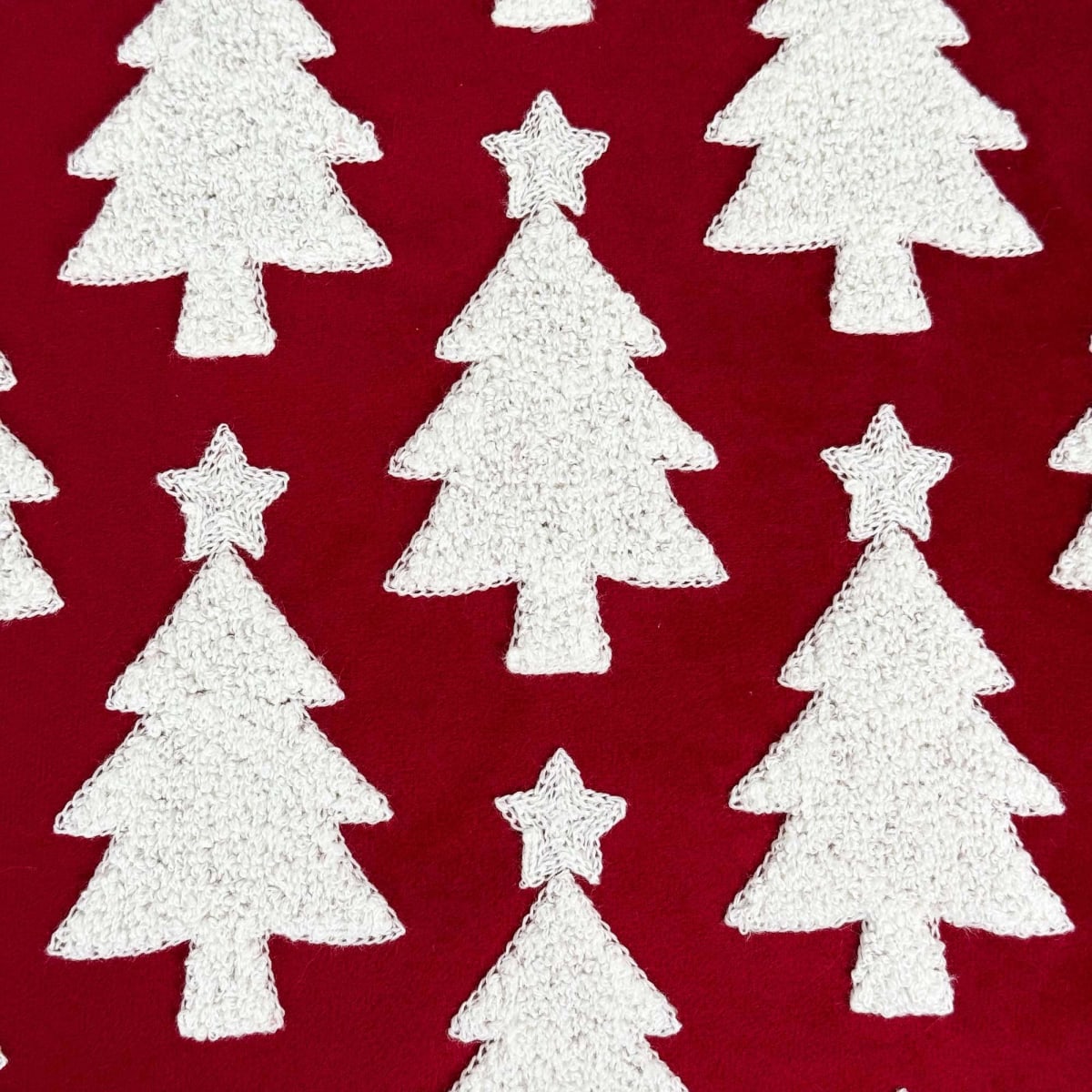 COJÍN NAVIDEÑO PINOS VELVET RED2