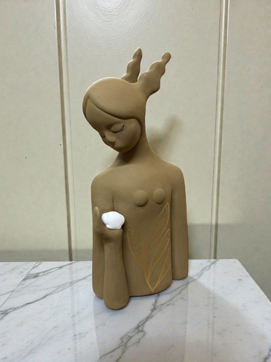 ADORNO ESCULTURA DAMA NUBE4