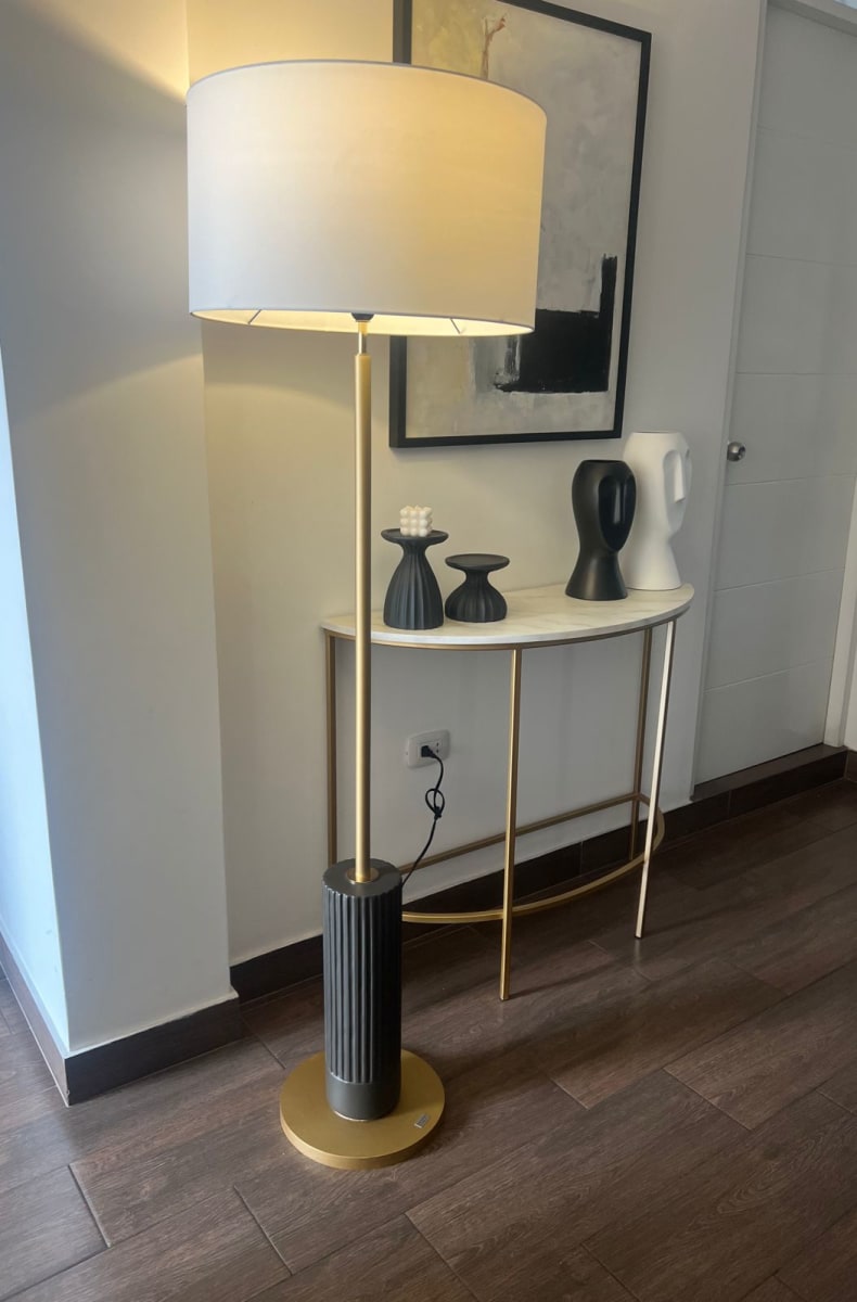 LÁMPARA DE PIE ALURA3