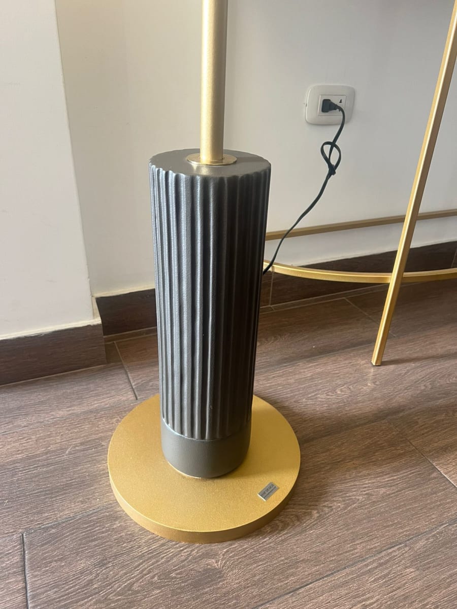 LÁMPARA DE PIE ALURA4